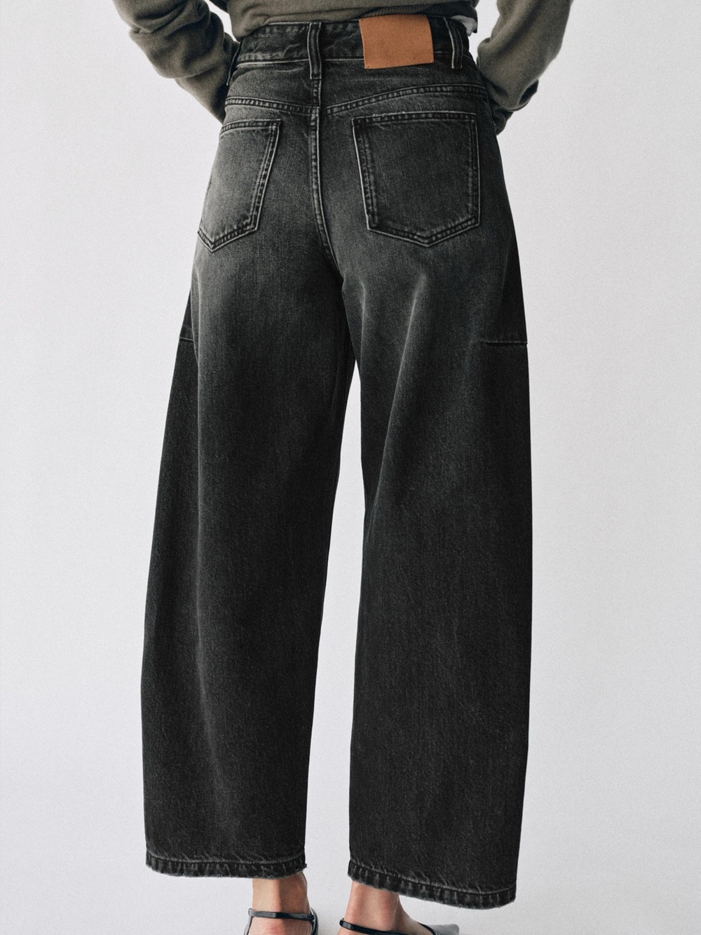 Zara Women Jeans - Mid-rise balloon leg and ankle length